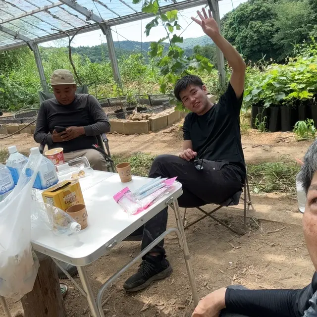 飲食店を経営する仲間
